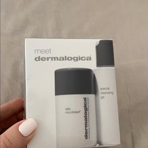 Meet dermalogica set
